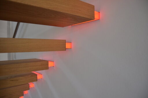 New Mistral Magic – Floating cantilever staircase with integrated lighting design