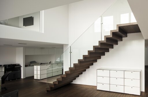 Zig-Zag Straight – Transparent designer glass balustrades for modern architecture